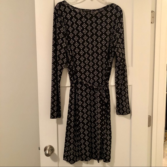 Banana Republic Dresses & Skirts - Black patterned Banana Republic long-sleeved dress